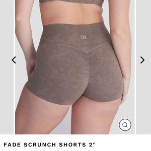 Crop Shop Boutique (CSB) Fade Scrunch 2” Shorts in Mocha size M